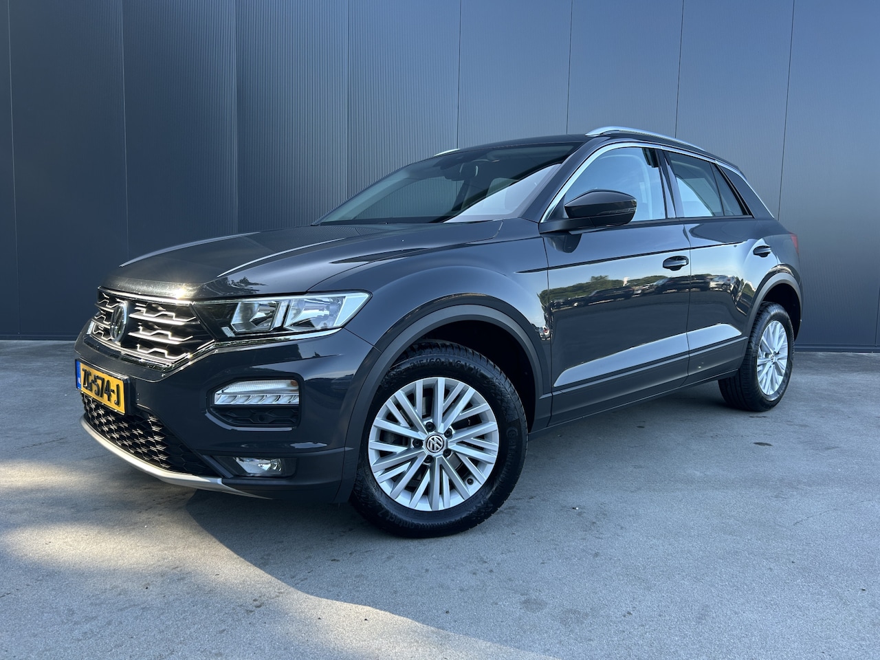 Volkswagen T-Roc - 1.5 TSI AUTOMAAT Style CAMERA ADAPT CRUISE LED NAVI ECC - AutoWereld.nl