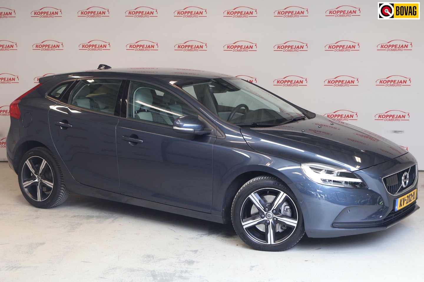 Volvo V40 - 1.5 T2 Nordic+ NL auto, Winterpakket, camera, parkeerassist, BLIS - AutoWereld.nl