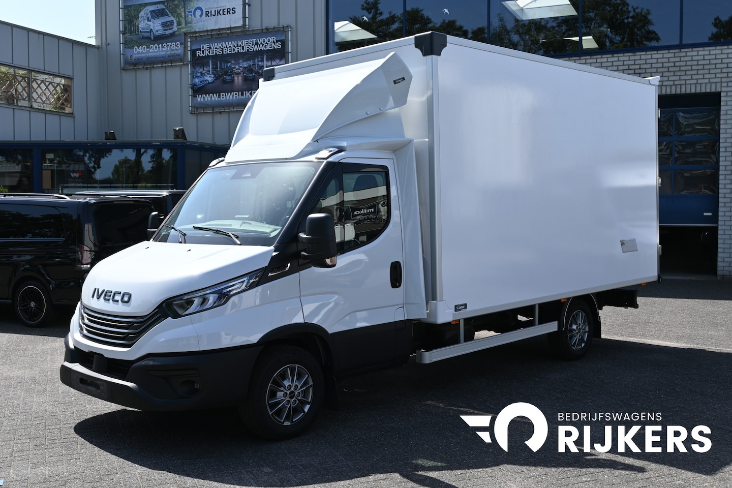 Iveco Daily - 35S18 3.0 180 pk Hi-Matic Bakwagen ACC, Geveerde stoel, Apple Carplay/Android Auto - AutoWereld.nl