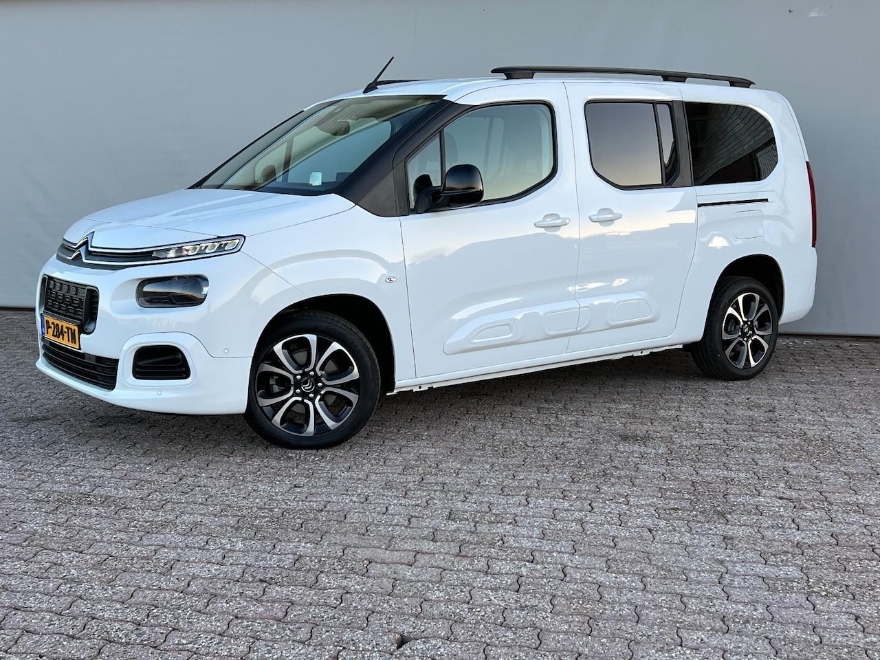 Citroën Berlingo - 1.2 Shine | Automaat | XL met 7 zitplaatsen | Trekhaak - AutoWereld.nl