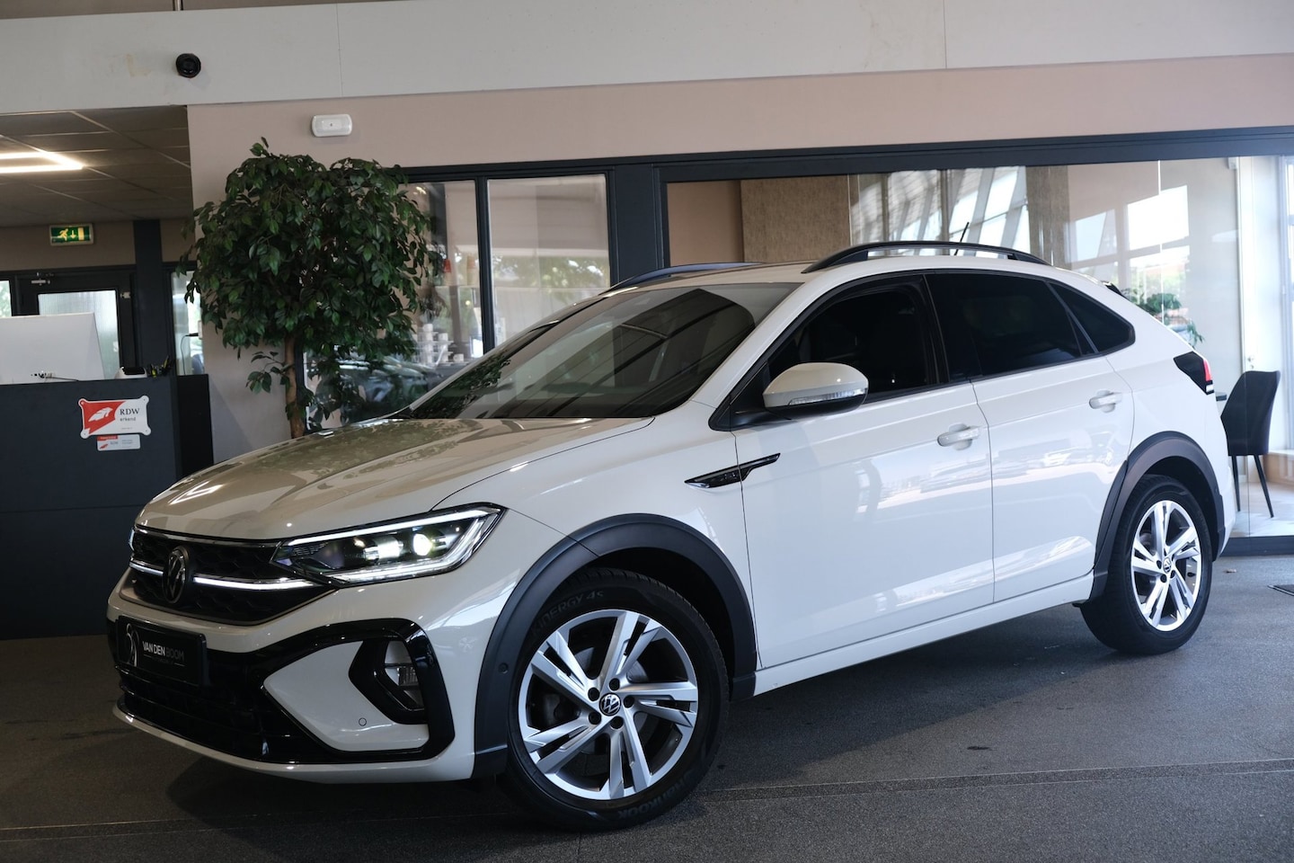 Volkswagen Taigo - 1.0 TSI 2x R-Line DSG Ascot IQ Led Cam Navi Virtual Keyless ACC - AutoWereld.nl