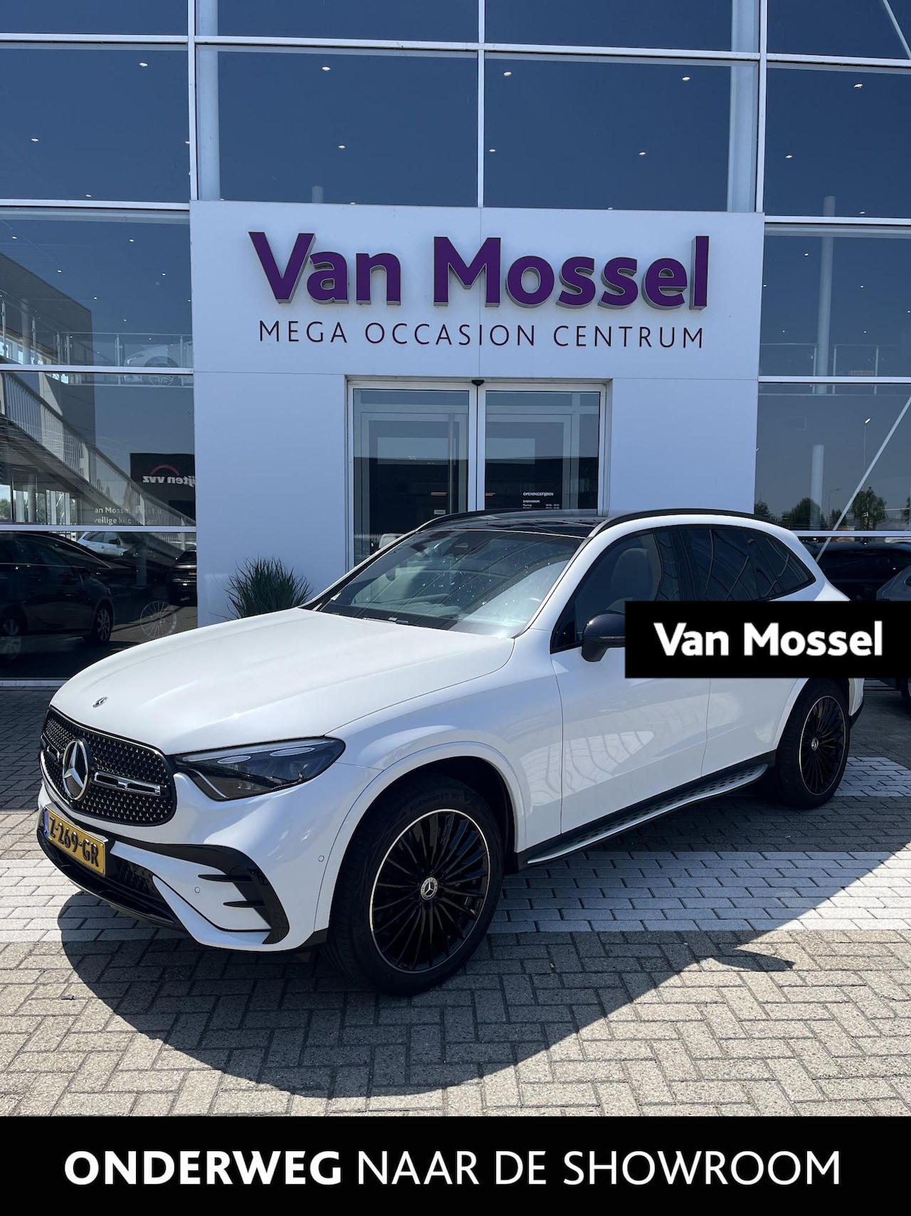 Mercedes-Benz GLC-klasse - 300e 4MATIC AMG Line | Automaat | Panorama dak | Virtual cockpit | Opalite white | Trekhaa - AutoWereld.nl