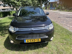 Mitsubishi Outlander - 2.0 PHEV Intense + Nw apk 4x4 mooinap nl auto zie foto’s