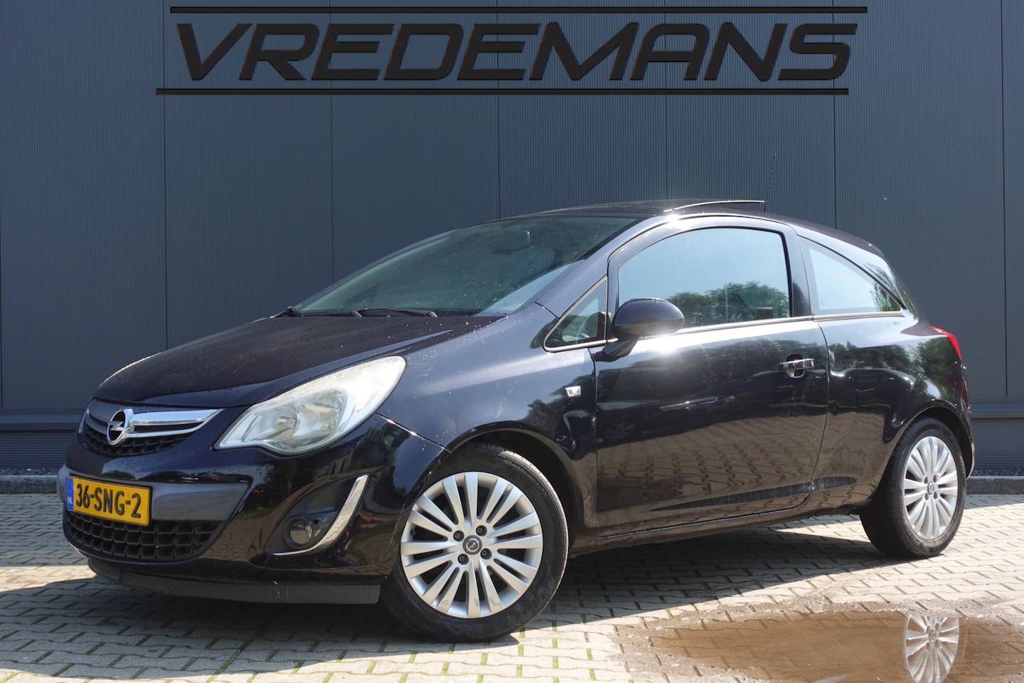 Opel Corsa - 1.2-16V Cosmo Schuif-kantel/NAVI - AutoWereld.nl