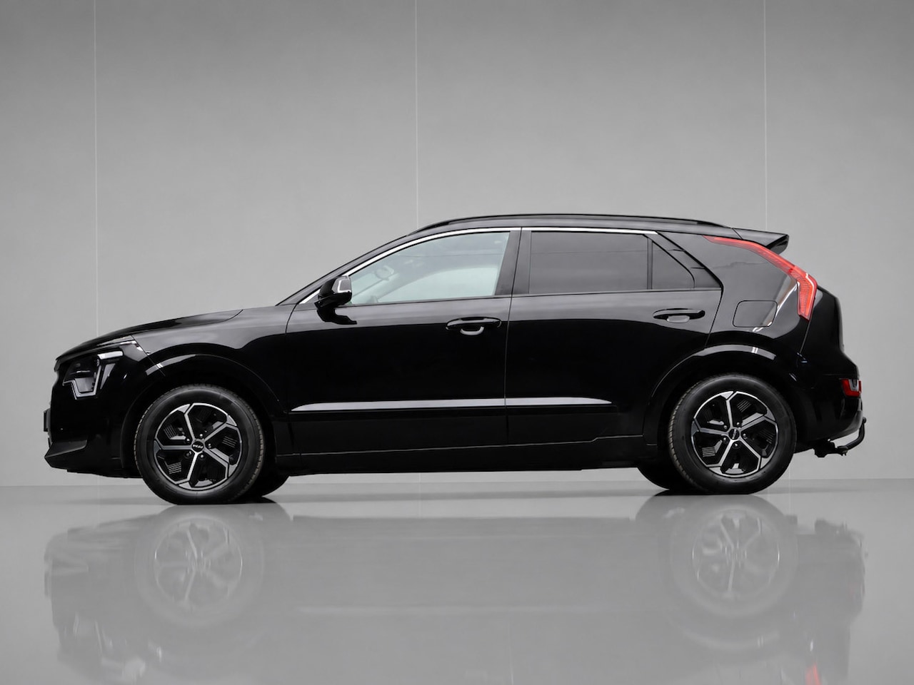 Kia Niro - 1.6 GDi Hybrid DynamicPlusLine Sport (SCHUIFDAK,APPLE CARPLAY,NAVI,CAMERA,STOEL/STUUR VERW - AutoWereld.nl