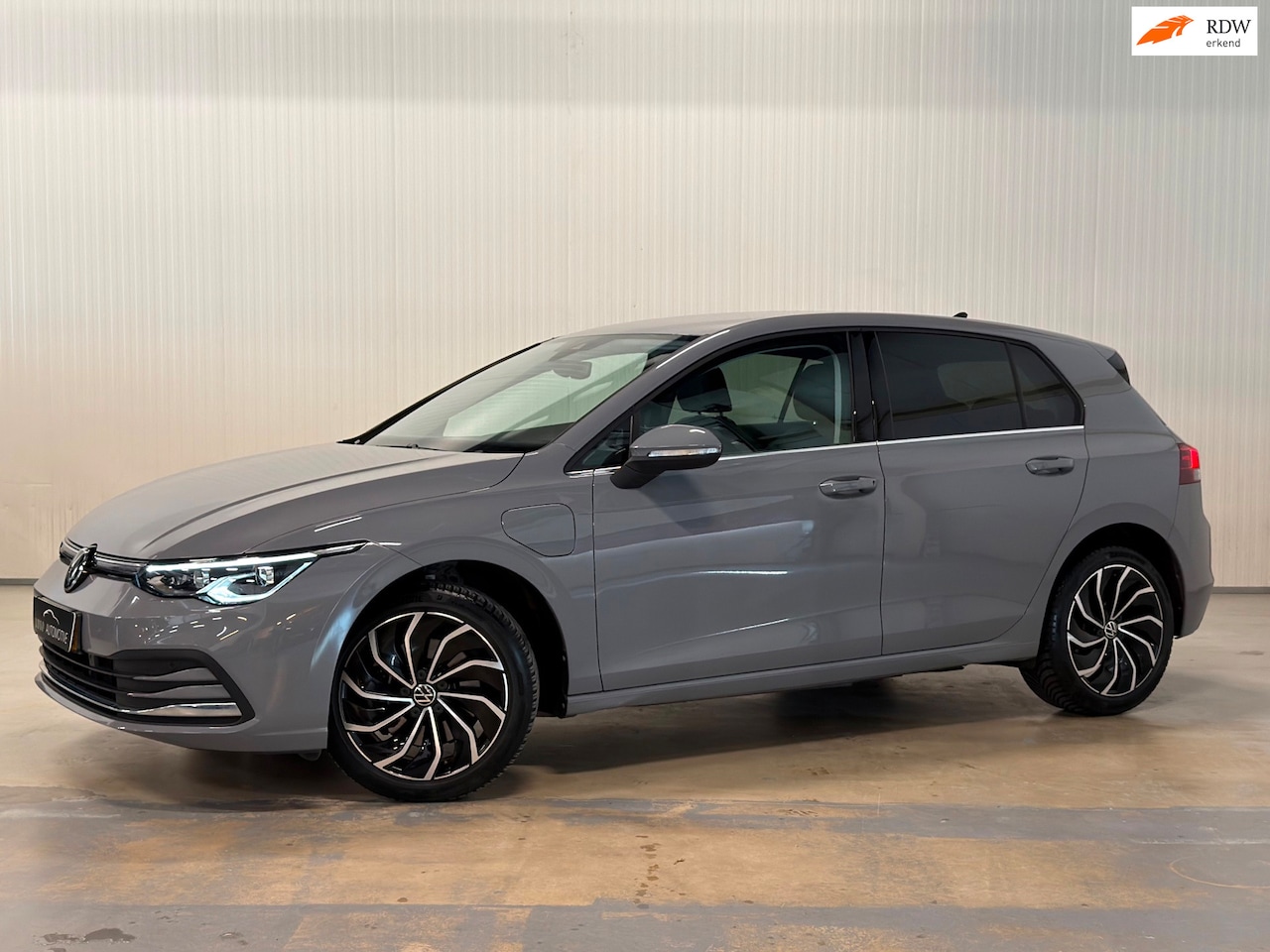 Volkswagen Golf - 1.4 eHybrid Style | PLUG IN HYBRIDE | NARDO GREY | AMBIANCE | STOELMASSAGE - AutoWereld.nl
