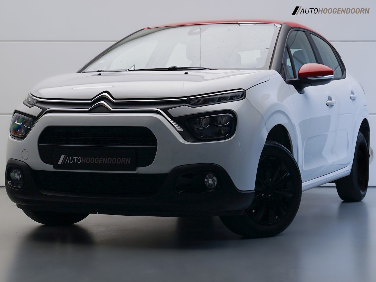 Citroën C3 - 1.2 PureTech Red & white edition (APPLE CARPLAY,NAVIGATIE,PARKEERSENSOREN,COMFORT-STOELEN, - AutoWereld.nl