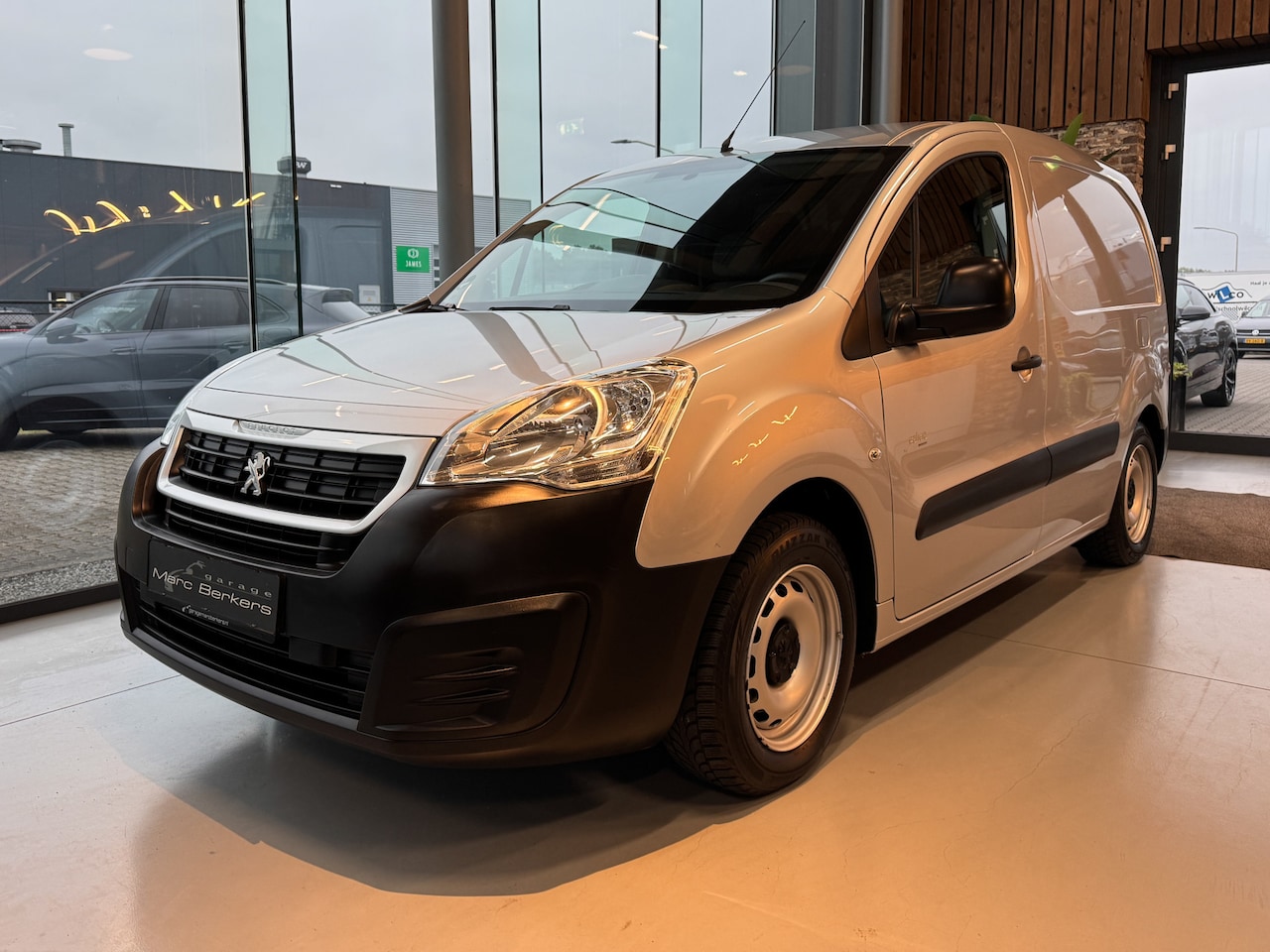 Peugeot Partner - 120 1.6 HDi 75 L1 XR 120 1.6 HDi 75 L1 XR - AutoWereld.nl