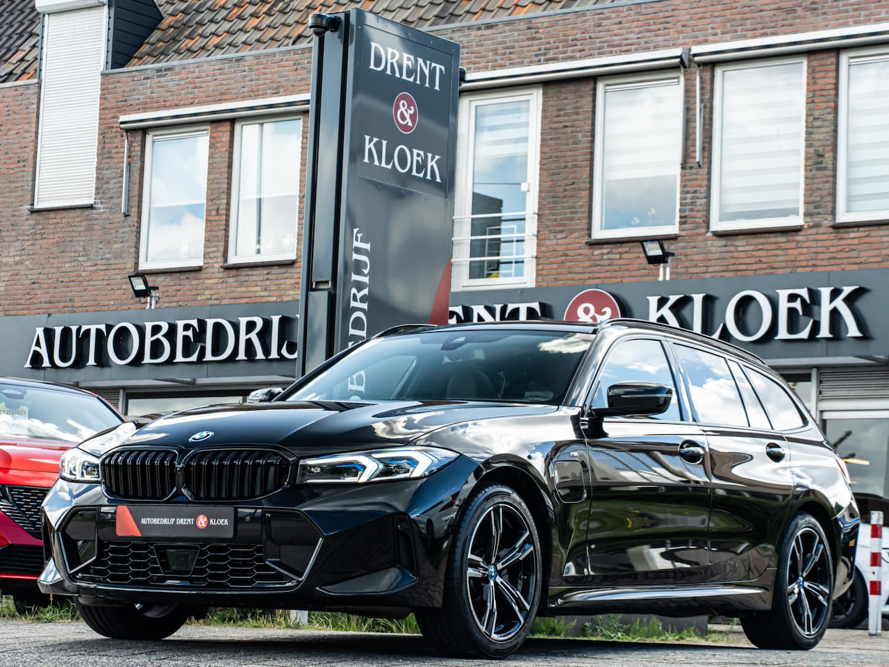 BMW 3-serie Touring - 330e M-Sport PANO CAMERA HUD HIFI MEMORY SYOELEN ADAP LED BOMVOL!! - AutoWereld.nl