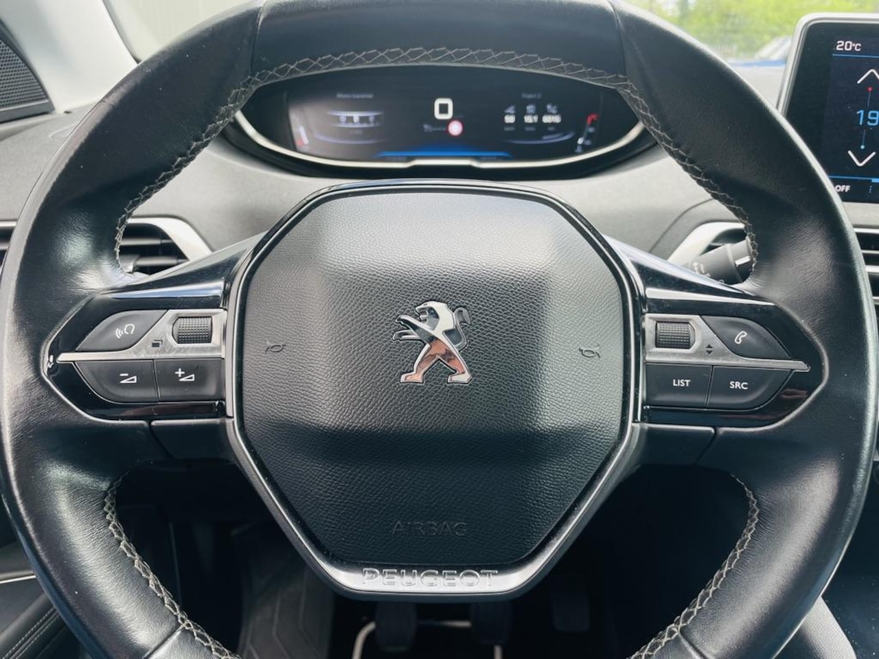 Peugeot 5008 - 1.2 PureTech Allure | nieuwe distributieriem | Trekhaak | 7-persoons | 24 mnd Garantie | M