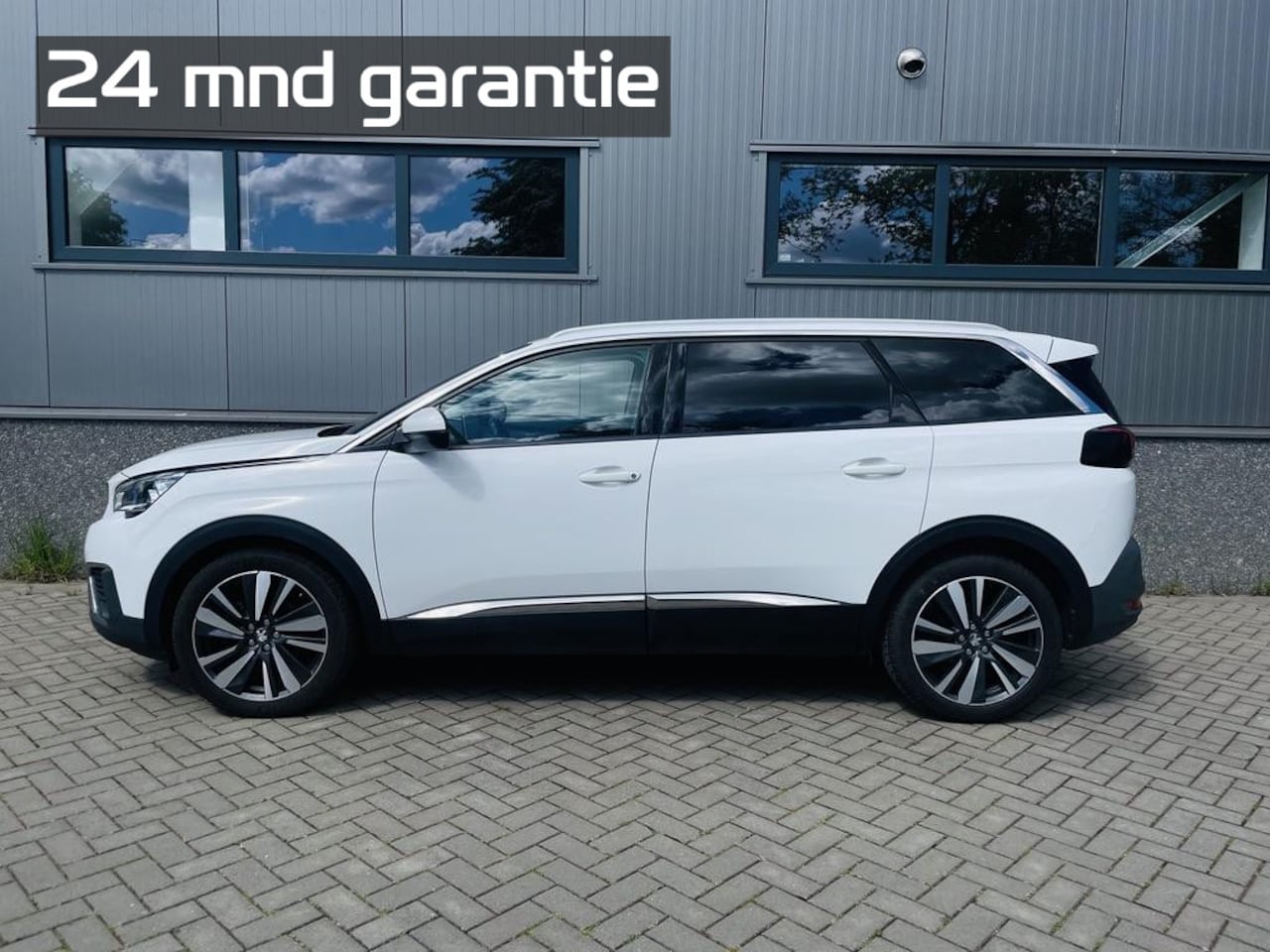 Peugeot 5008 - 1.2 PureTech Allure | nieuwe distributieriem | Trekhaak | 7-persoons | 24 mnd Garantie | M