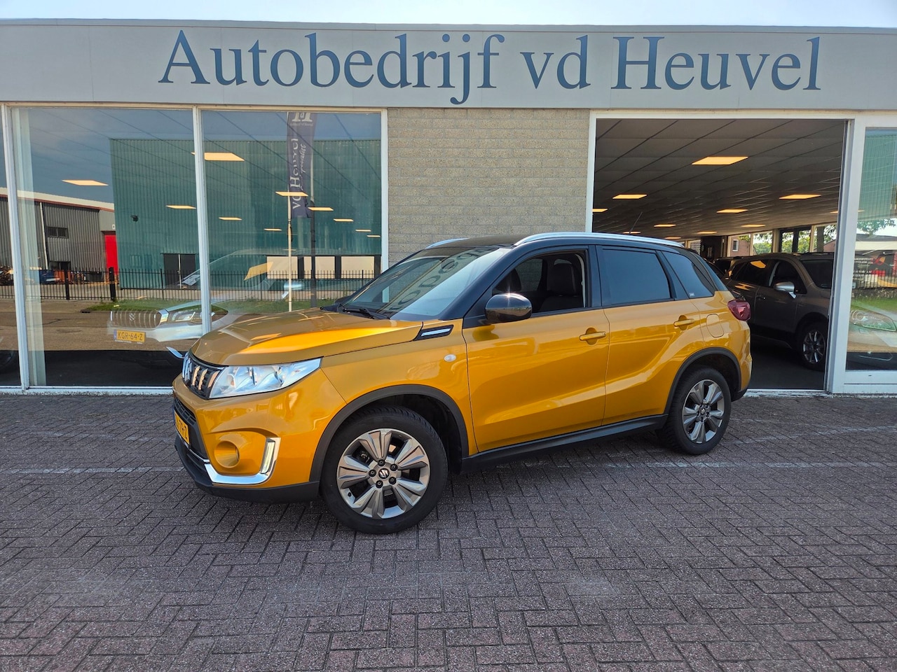 Suzuki Vitara - 1.0 Boosterjet Camera*Trekhaak*Carplay*Stoelverw*Cruise* Rijklaar - AutoWereld.nl