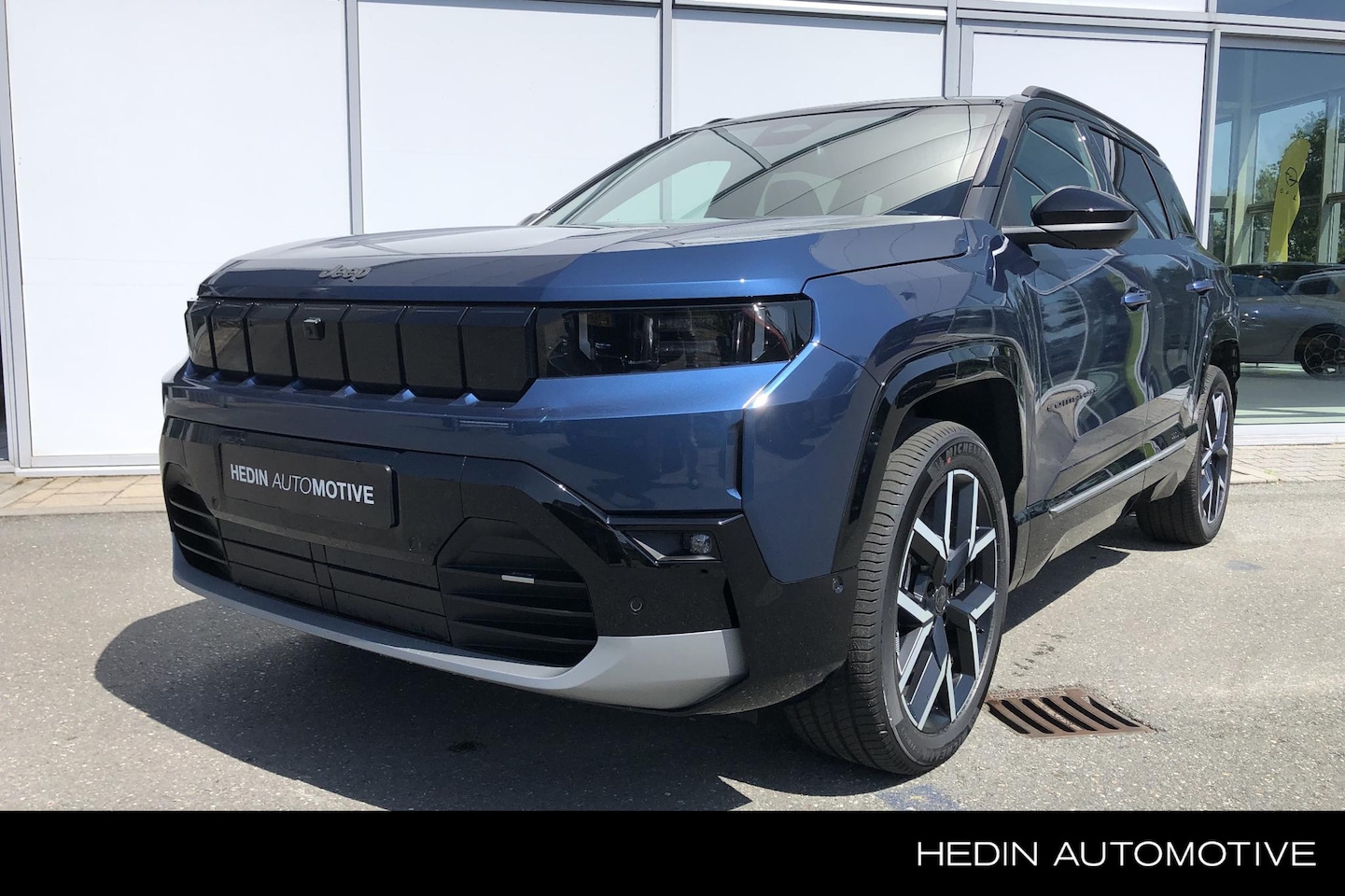 Jeep Compass - First Edition AUTOMAAT 74 kWh Navigatie | Electrische stoelverstelling | Panoramadak | 20" - AutoWereld.nl