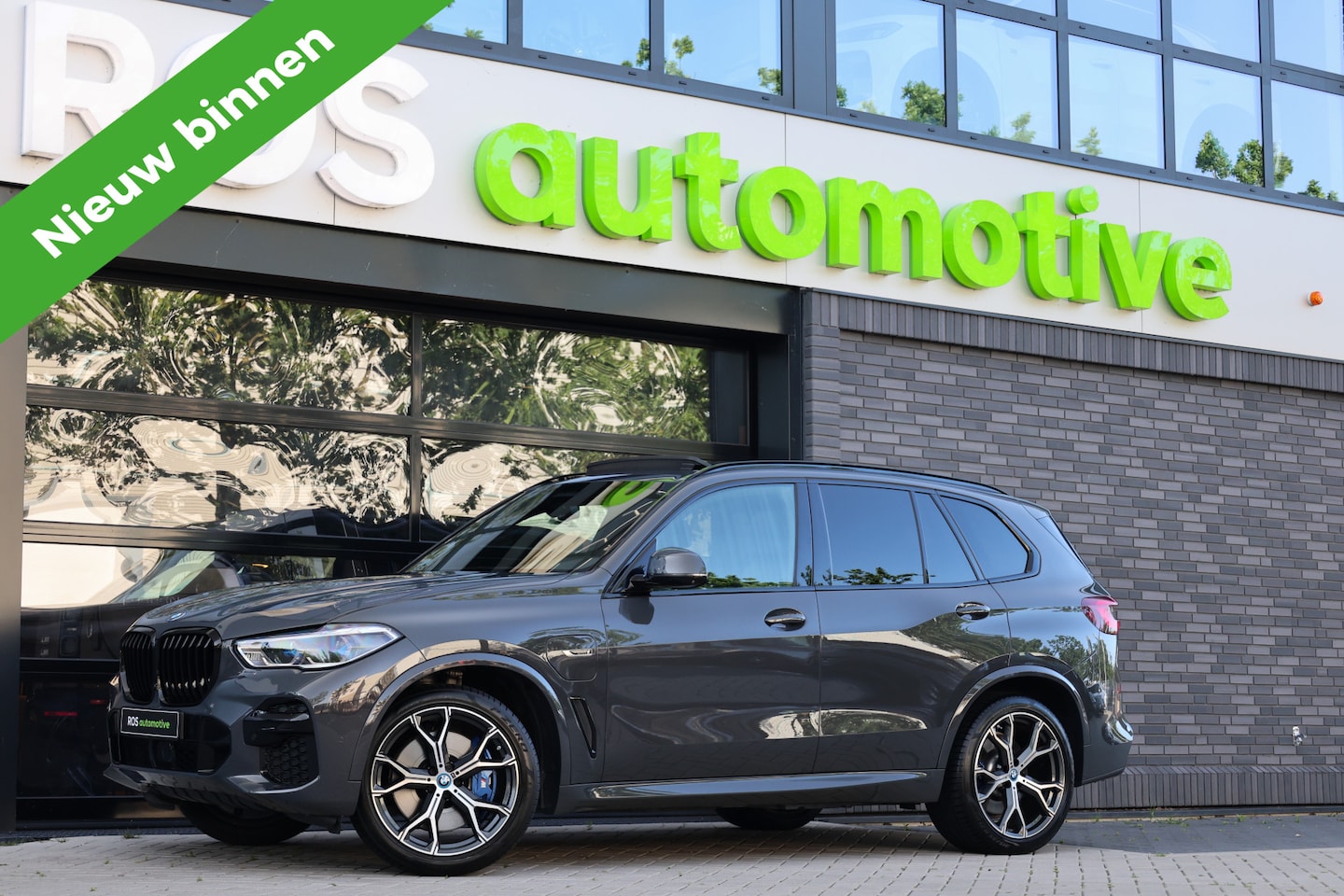 BMW X5 - xDrive45e High Executive | BTW | M-SPORT | HUD | 4WIELSTUURING | SKYLOUNGE | CABRON | 22'' - AutoWereld.nl