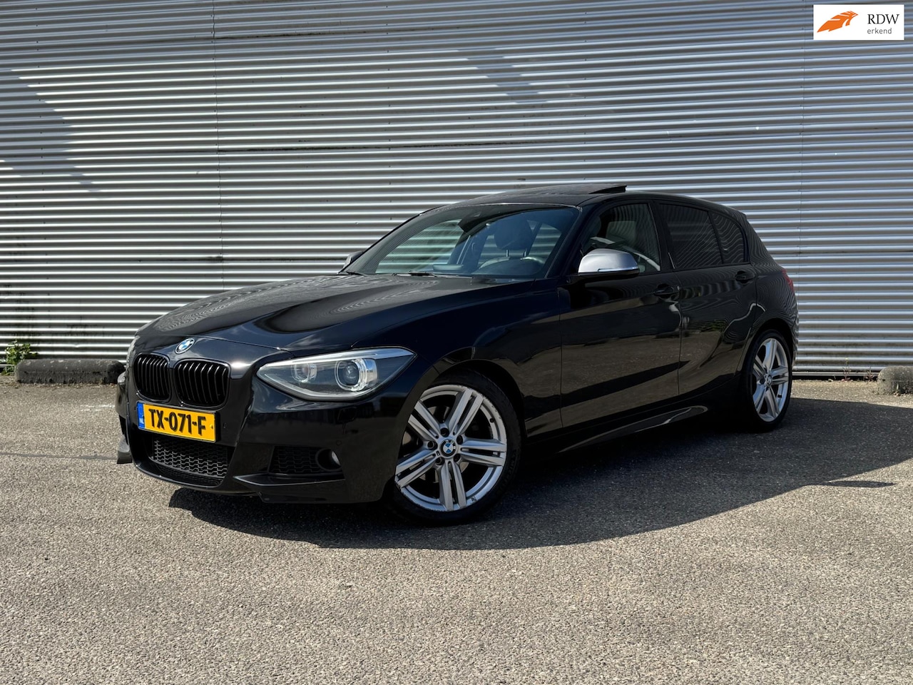 BMW 1-serie - 125d Business+ M PAKKET|LEER|SCHUIFFAK|AUTOMAAT - AutoWereld.nl