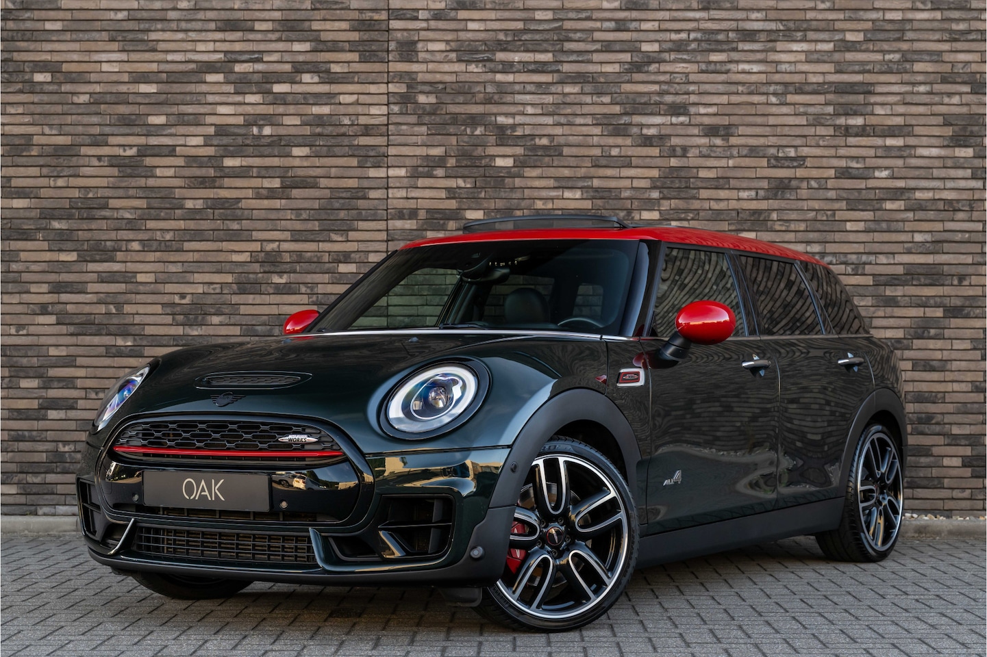 MINI Clubman - 2.0 John Cooper Works ALL4 | Navi | Panorama | Lounge Leder | Head-Up | Camera | 19"LM | R - AutoWereld.nl