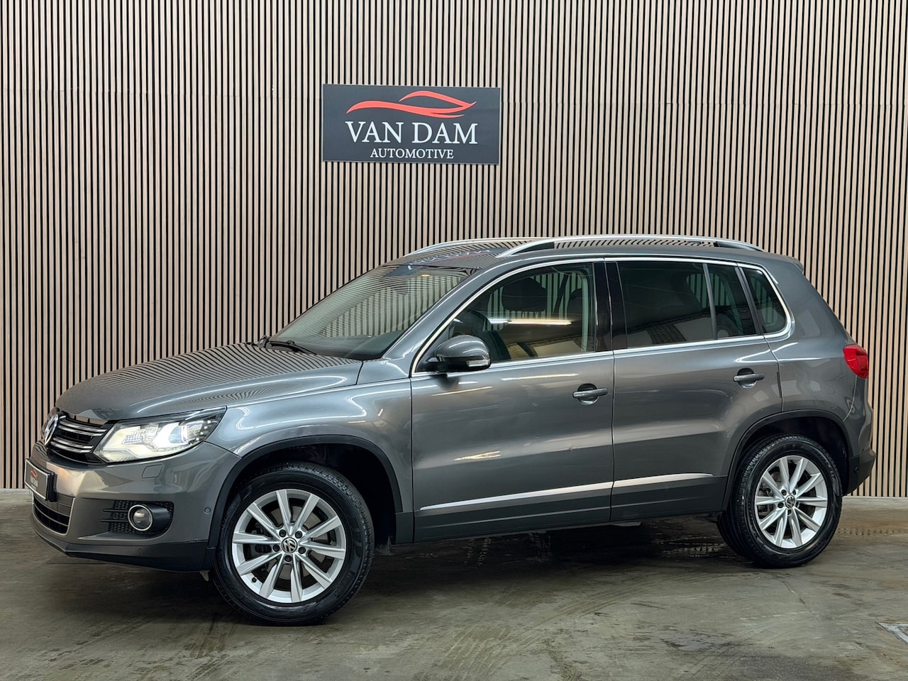 Volkswagen Tiguan - 2.0 TSI Sport&Style 4Motion 2012 DSG XEON LEDER - AutoWereld.nl