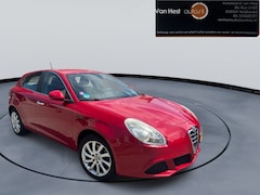 Alfa Romeo Giulietta - 1.4 T Progression AIRCO | SPOPRTVELGEN | TREKHAAK | CRUISE CONTR