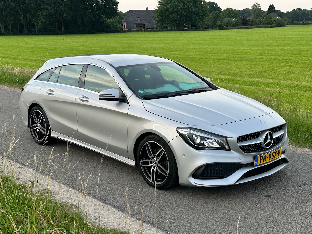Mercedes-Benz CLA-klasse Shooting Brake - 180 Business Solution AMG Camera - AutoWereld.nl
