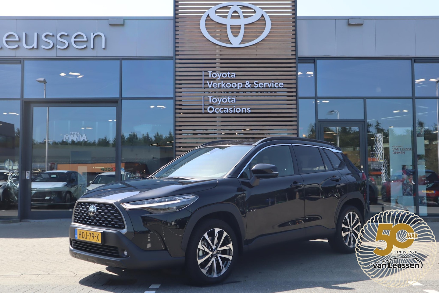 Toyota Corolla Cross - HYBRID 140 STYLE BLIND-SPOT EL-ACHTERKLEP 18"LMV PRIVACY-GLASS P-SENSOREN NAVI NL-AUTO - AutoWereld.nl