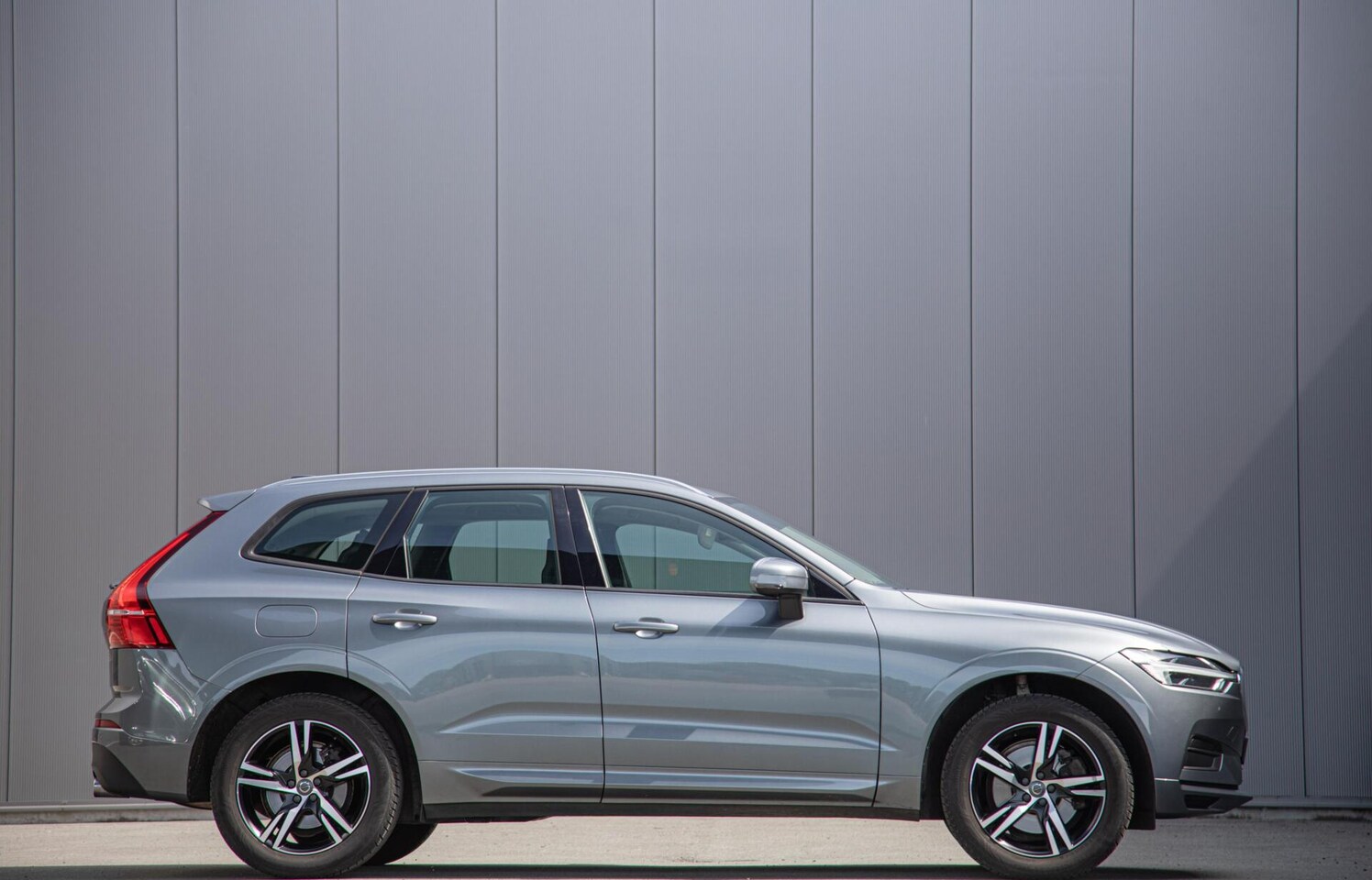 Volvo XC60 - 2.0 T5 AWD Momentum Trekhaak|Stoelverwarming|CarPlay - AutoWereld.nl