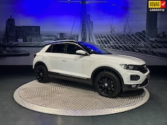 Volkswagen T-Roc - 1.5 TSI Sport *Camera*Vitrual*WInterpack*Trekhaak*Keyless