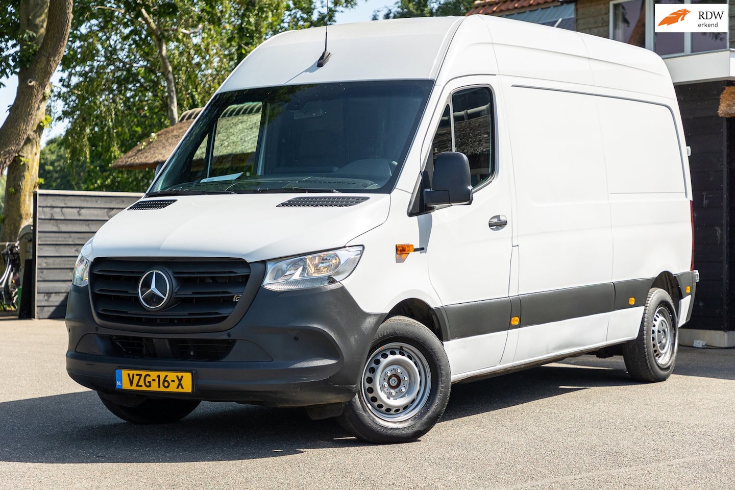 Mercedes-Benz eSprinter - ESprinter L2H2 41 kWh Tussenschot met deur I Airco I Camera I Bluetooth - AutoWereld.nl