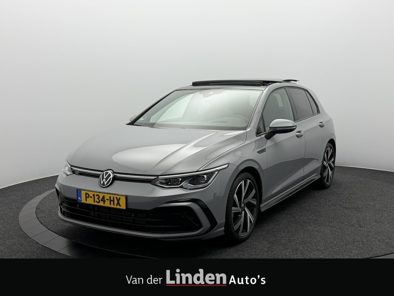Volkswagen Golf - 1.5 TSI R-Line Business | IQ Light | Panoramadak | Head-Up Display | Camera - AutoWereld.nl