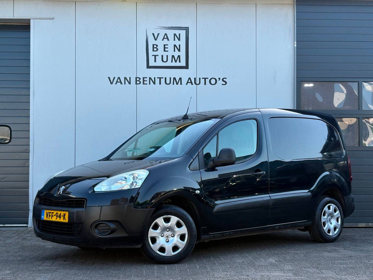 Peugeot Partner - 120 1.6HDI 75pk Navi Airco 3-pers. APK 03-02-2027 - AutoWereld.nl