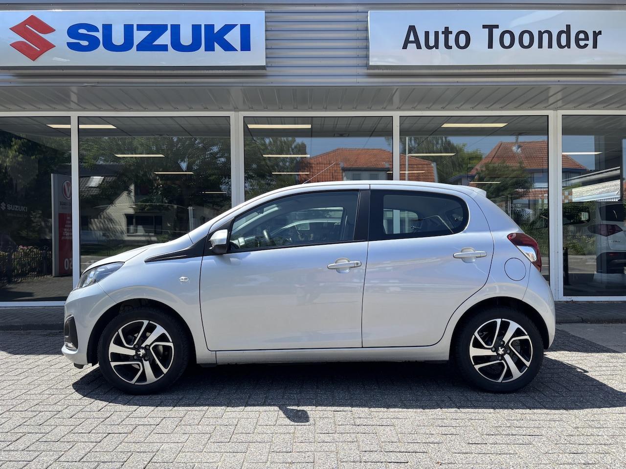 Peugeot 108 - 1.0 e-VTi Blue Lease Executive 1.0 e-VTi Blue Lease Executive - AutoWereld.nl