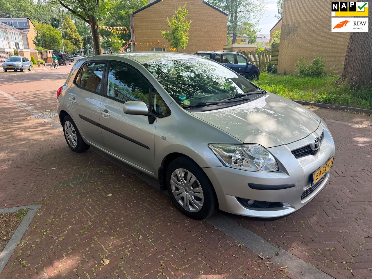 Toyota Auris - AUTOMAAT / Tweede eigenaar / Parkeersensoren achter / Leuke auto - AutoWereld.nl