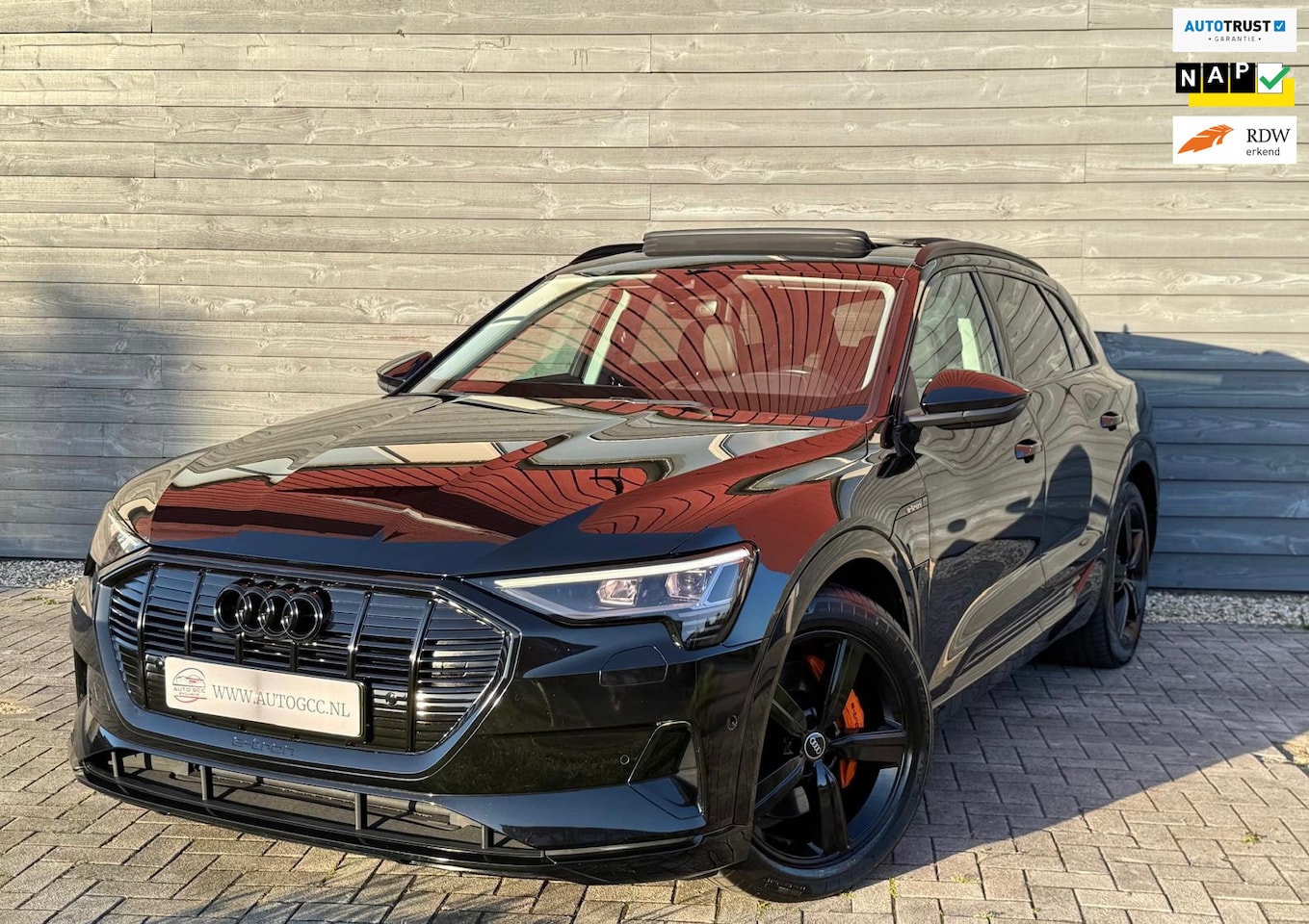 Audi e-tron - 55 QUATTRO 95kWh SOH 94% PANO NAP BTW BLACK - AutoWereld.nl