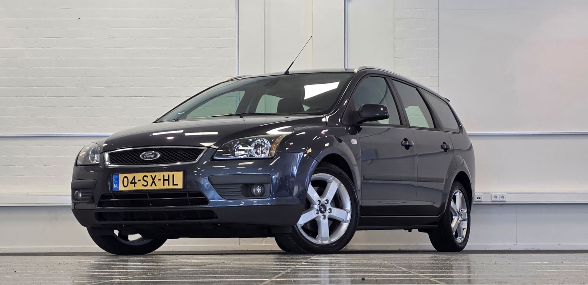Ford Focus Wagon - 2.0i 16V Rally Edition 2e eigenaar Lage tellerstand Navigatie Garantie APK 03-06-2027 - AutoWereld.nl