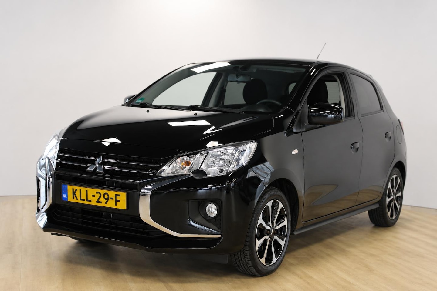 Mitsubishi Space Star - 1.2 Nova | Cruise | Stoelverwarming | Apple Carplay - AutoWereld.nl