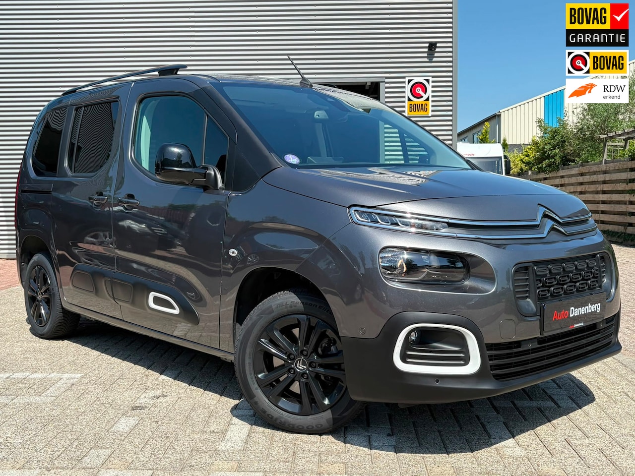 Citroën Berlingo - 1.2 PureTech Shine 1.2 PureTech Shine,Camera,Car-Play,AUTOMAAT,Trekhaak,Garantie - AutoWereld.nl