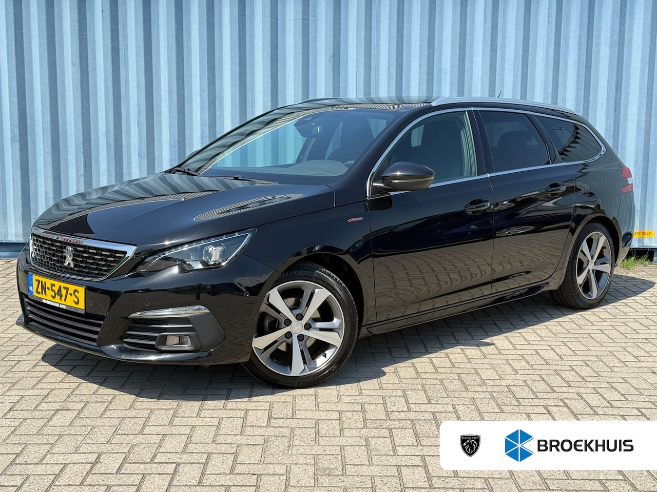 Peugeot 308 SW - 1.2 PureTech GT-line Trekhaak | Panoramadak | Achteruitrijcamera | Keyless | Sensoren voor - AutoWereld.nl