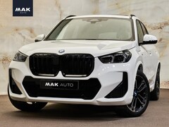 BMW X1 - xDrive30e M Sport Pro , pano, H/K, massage, 19", memory, keyless, privacy