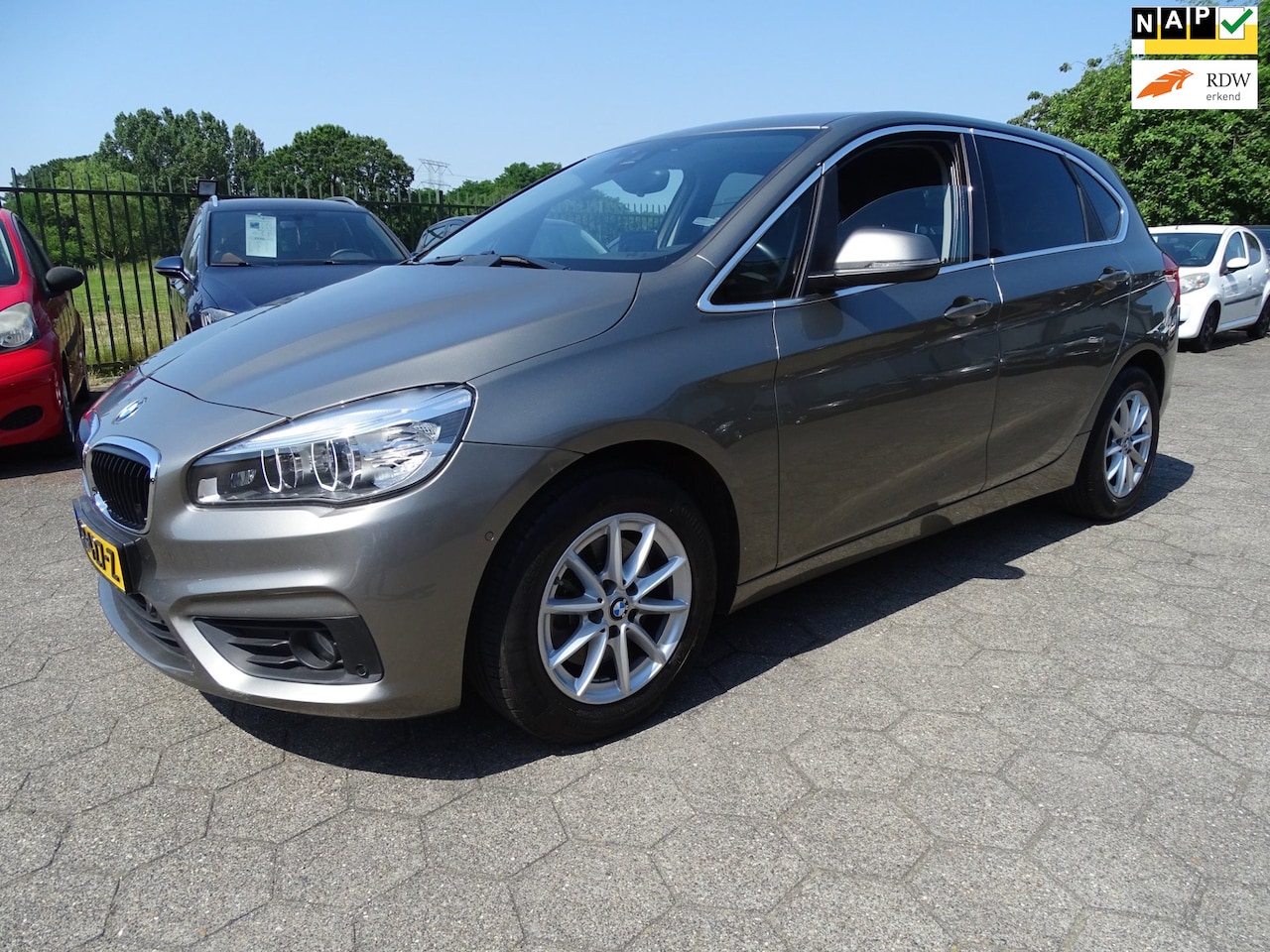 BMW 2-serie Active Tourer - 218i Essential ECC/LEER/LMV/CAMERA/TREKHAAK - AutoWereld.nl