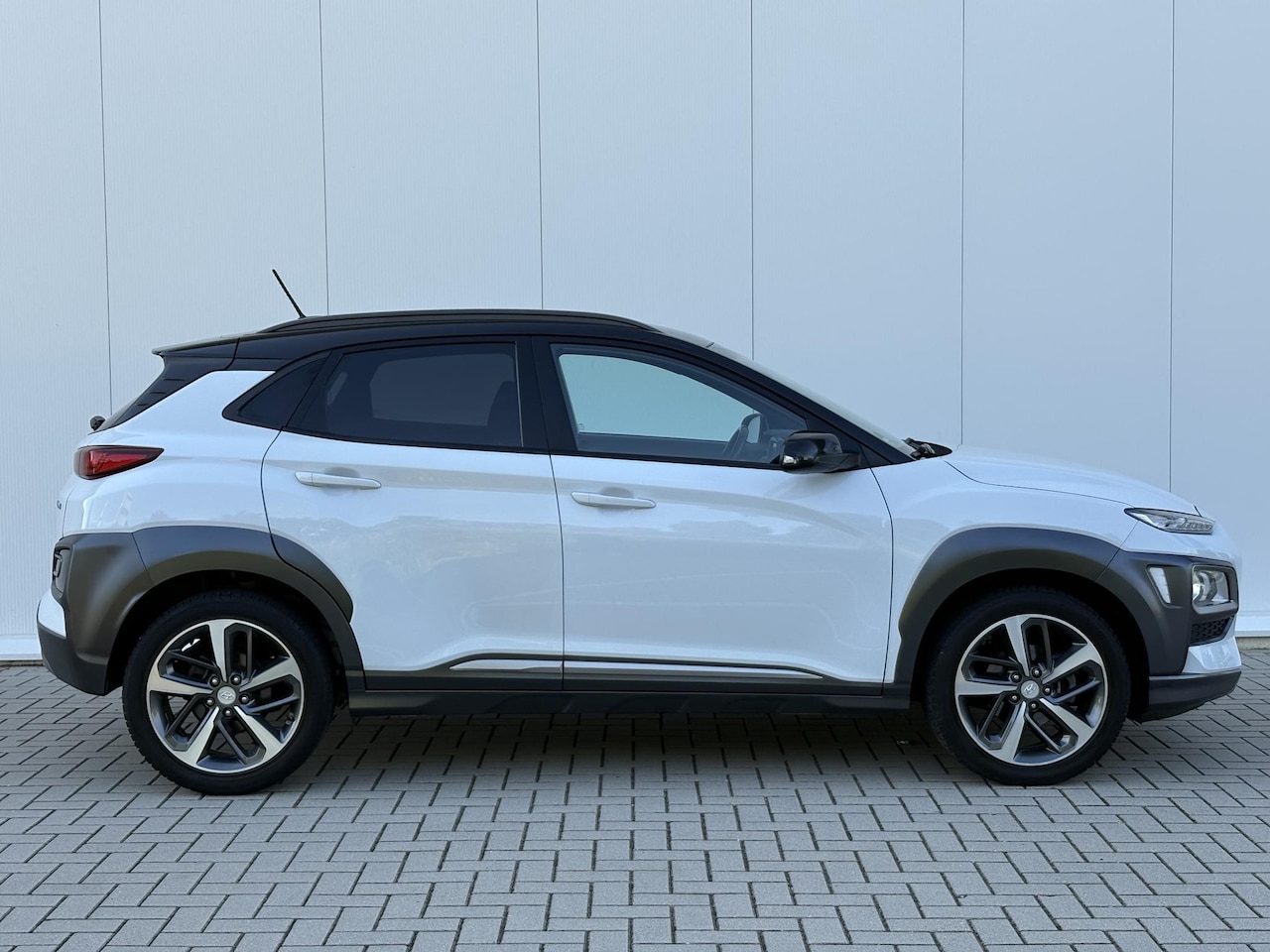 Hyundai Kona - 1.0 T-GDI Fashion | Camera | LKA | Stoelverwarming | Stuurverwarming | Carplay | Mooie uit