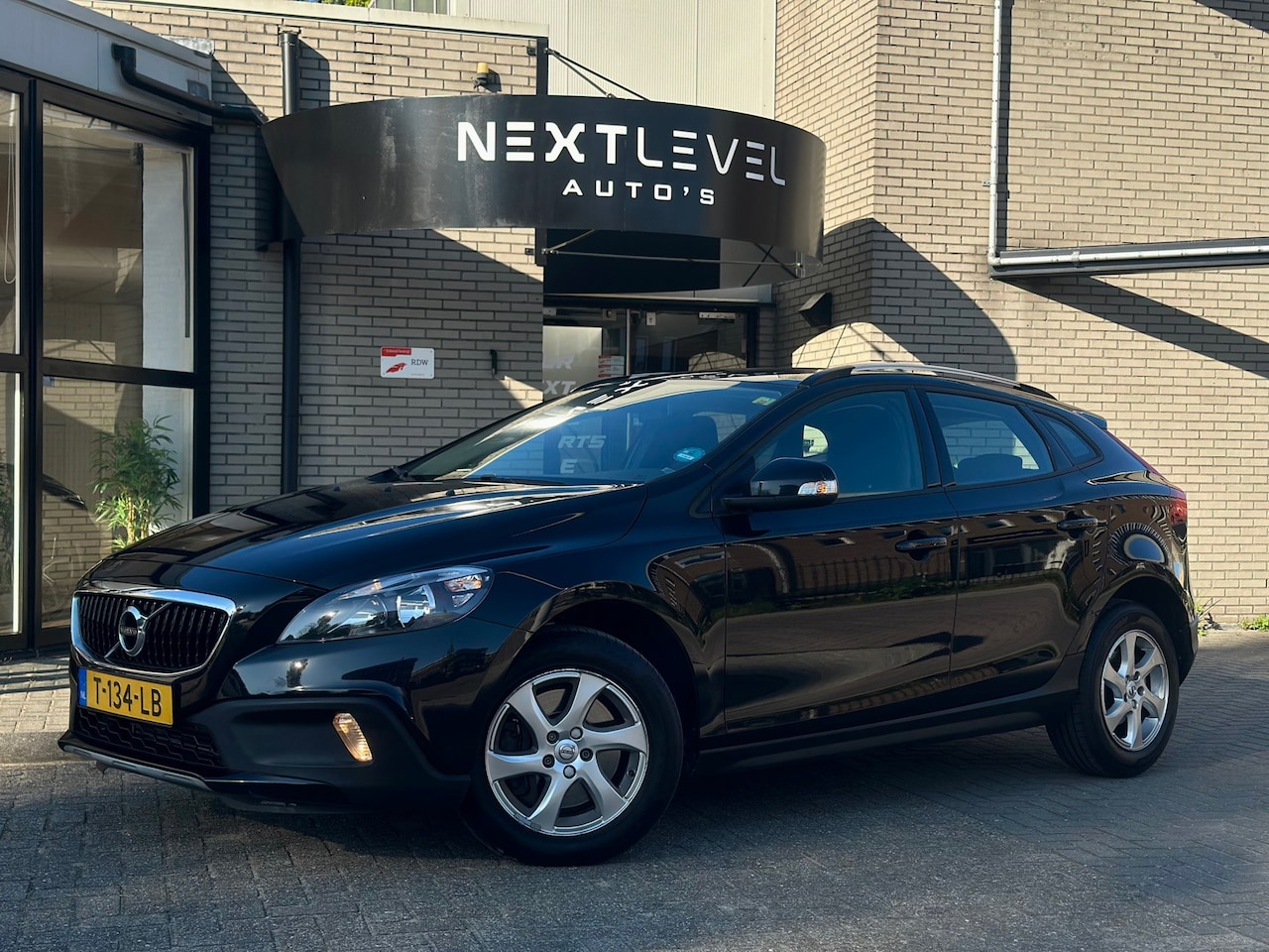 Volvo V40 Cross Country - 2.0 D2 Nordic 2.0 D2 Nordic - AutoWereld.nl