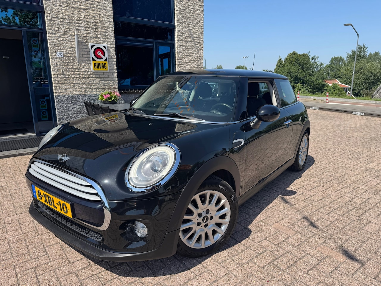 MINI 3-Deurs - 1.5 Cooper Chili- nav- sportstoelen- NL auto - AutoWereld.nl