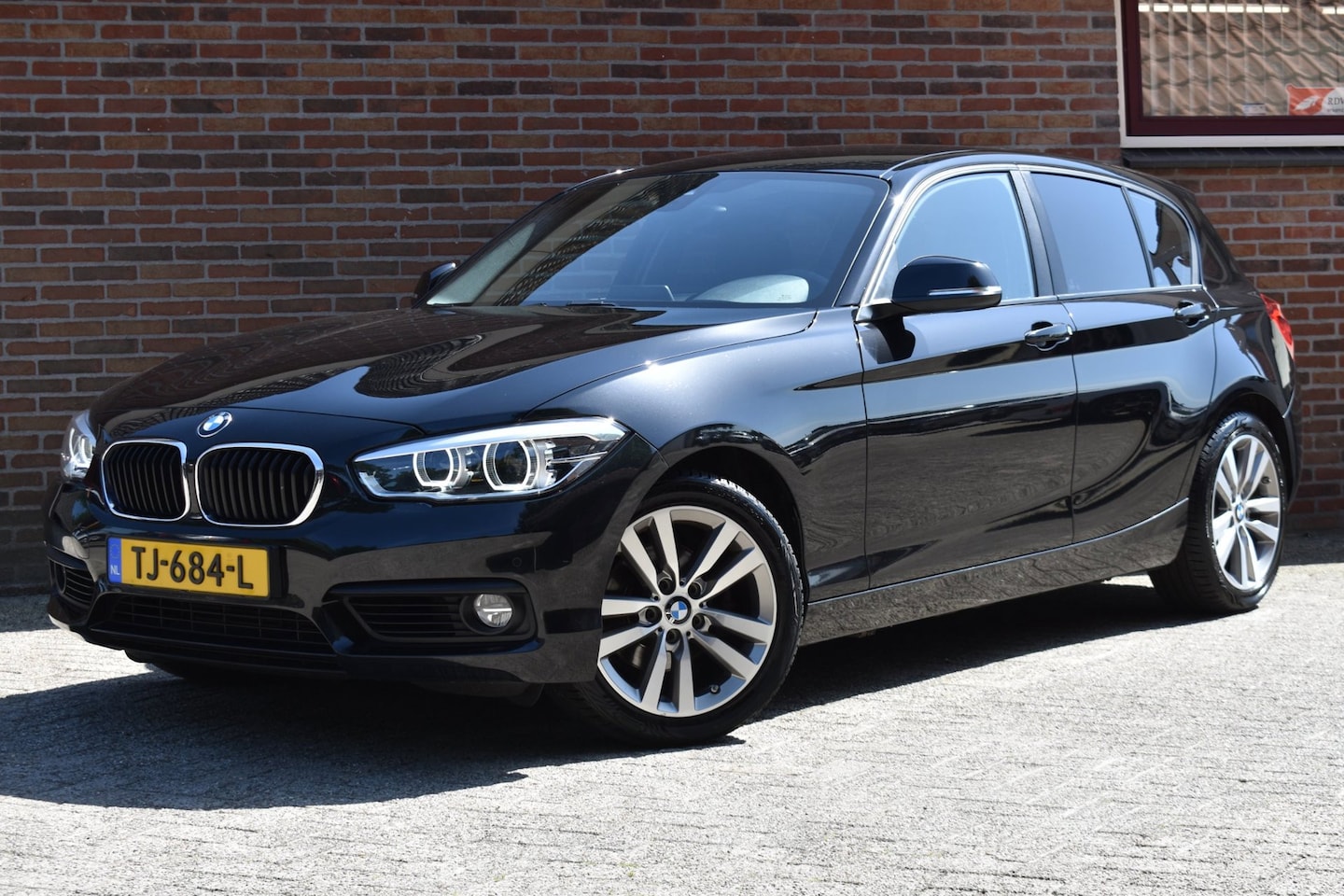 BMW 1-serie - 120d Executive '17 LED Clima Navi Cruise Leder Inruil mogelijk - AutoWereld.nl