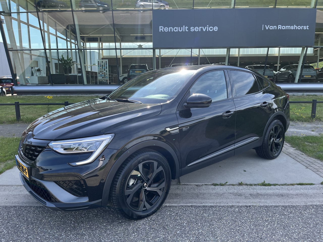 Renault Arkana - 1.6 E-Tech Hybrid 145PK R.S. Line / E-Tech engineered / / Adaptive Cruise / Elek. stoelen - AutoWereld.nl