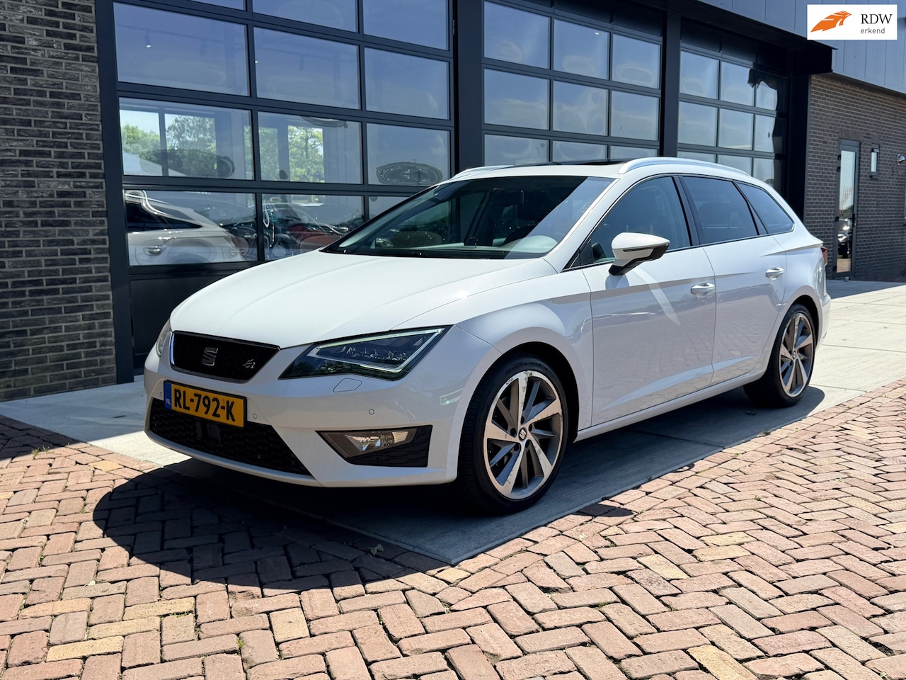 SEAT Leon ST - 1.4 TSI FR Business | Pano | LED | Navi | 1/2 Leer | - AutoWereld.nl