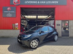 Toyota Aygo X - 1.0 VVT-i MT play Achteruitrijcamera/ Airco/ Apple Carplay-Android auto/ Rijklaarprijs