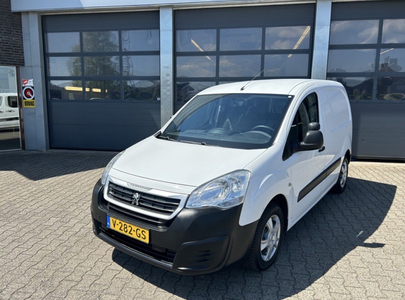 Peugeot Partner - New GB 120 L1 1.6 BlueHDi 100pk S&S ETG6 2-zits Pr - AutoWereld.nl