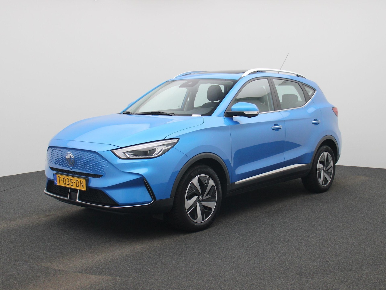 MG ZS - Long Range Luxury 70 kWh | Navi | Panoramadak | 360 Camera | CarPlay | led Koplampen | Led - AutoWereld.nl