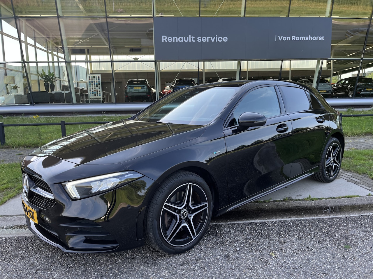 Mercedes-Benz A-klasse - 250 e Premium Plus AMG Leder bekleding Breedbeeld - AutoWereld.nl