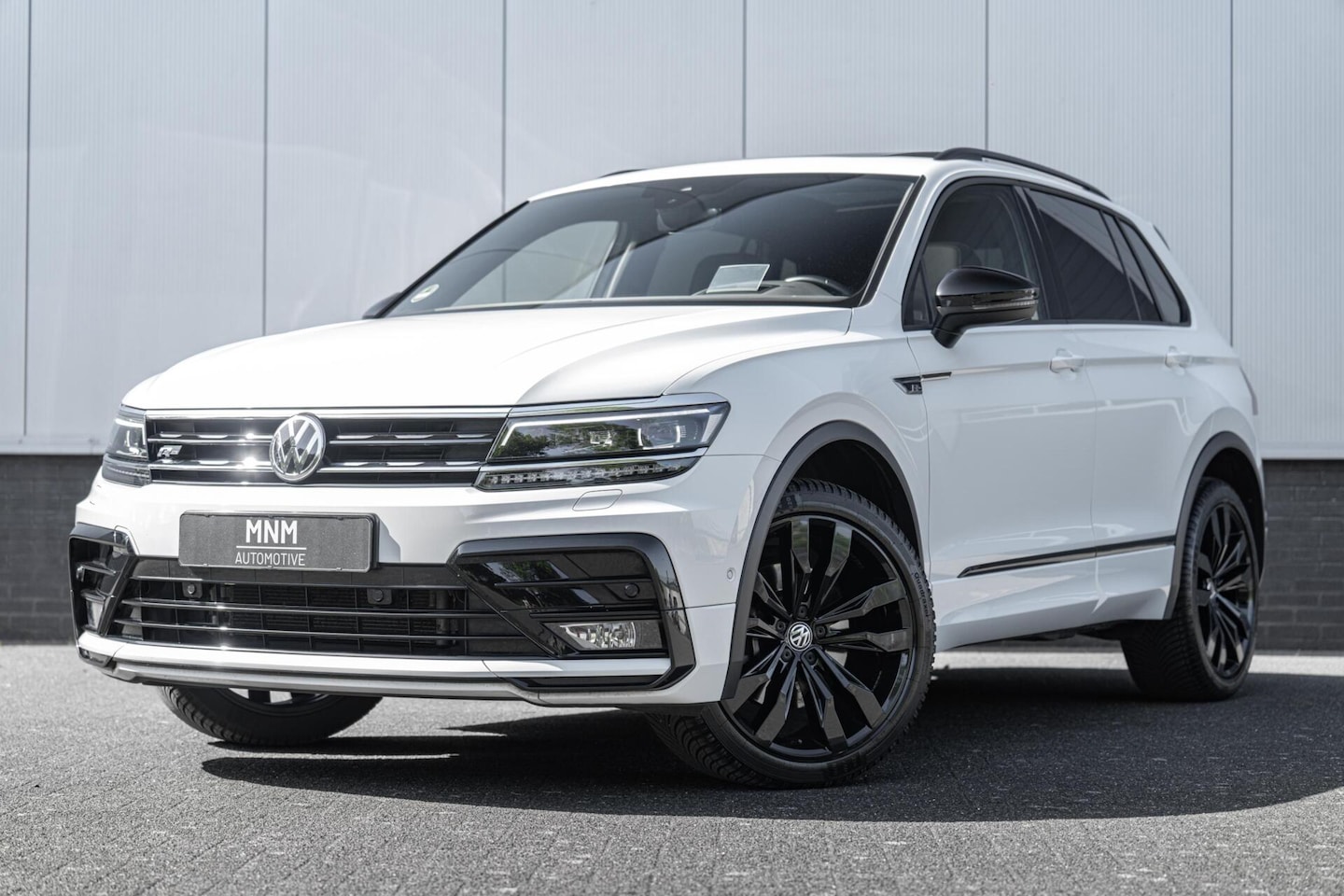 Volkswagen Tiguan - 2.0 TSI 4Motion Highline 3x R-Line |Pano|HUD|Leer - AutoWereld.nl