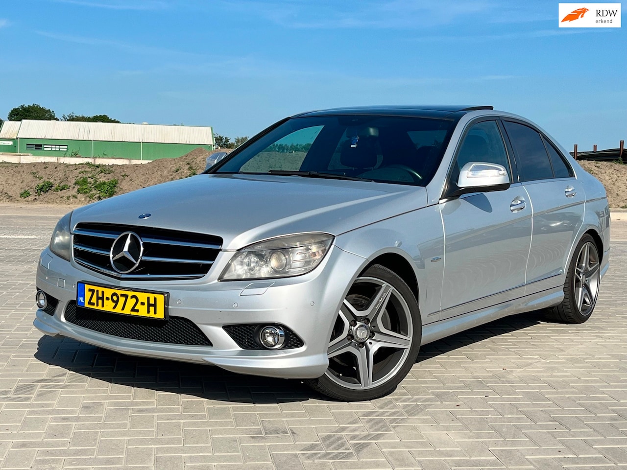 Mercedes-Benz C-klasse - 350 AMG LINE PANO AUTOMAAT FULL OPTION C63 VELGEN LEER GROOT NAVI - AutoWereld.nl